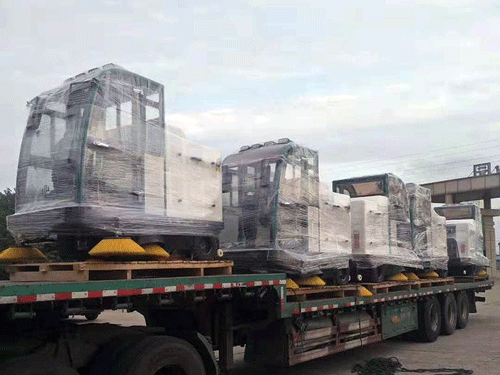 鲁环机械一批全封闭扫地机发往山西忻州 